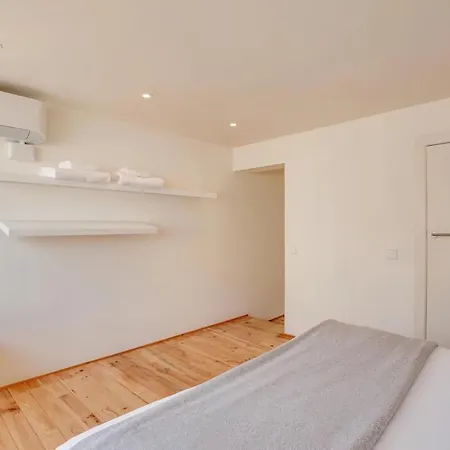 Urban Flats Park Guell Apartment